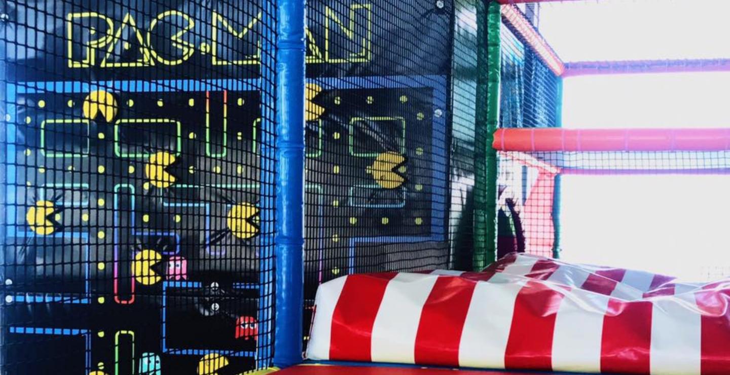 Speeltoestel bij Play en Bounce Scheveningen