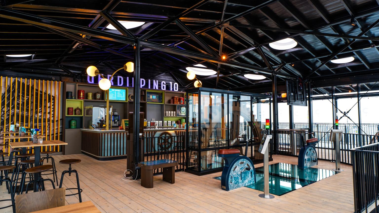 Verdieping 10 rooftopbar in The Chocolate Factory met uitzicht over Veghel