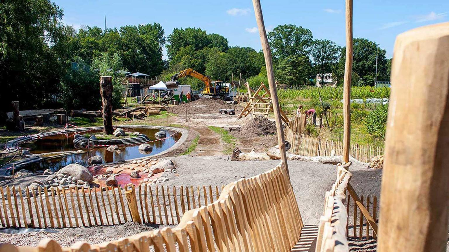 Walking paths and playground equipment Noordoogst Amsterdam