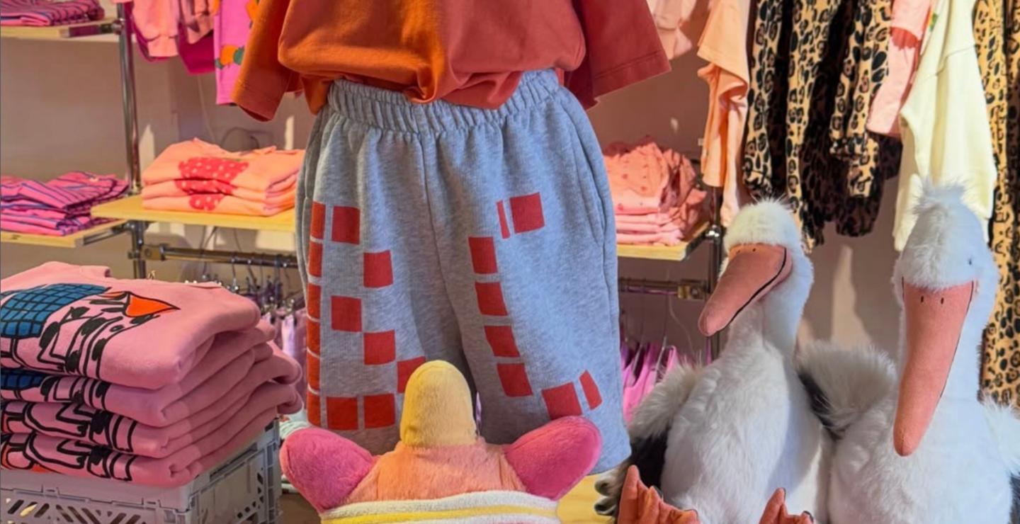 Children's clothing and stuffed animals on a table in the children's clothing store Kleine Helden
