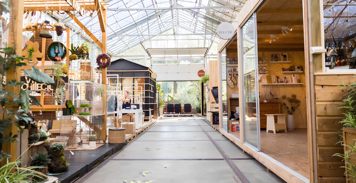 Kweekstraat, featuring various shop-in-shops offering products from sustainable entrepreneurs