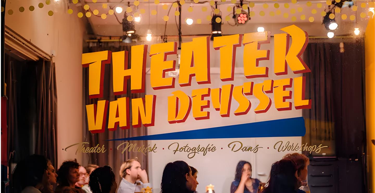 Voorkant raam van Theater van Deyssel